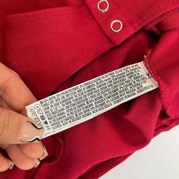 Forever 21|Bodysuit| snap front| Has stretch| Thick material - Picture 6 of 9